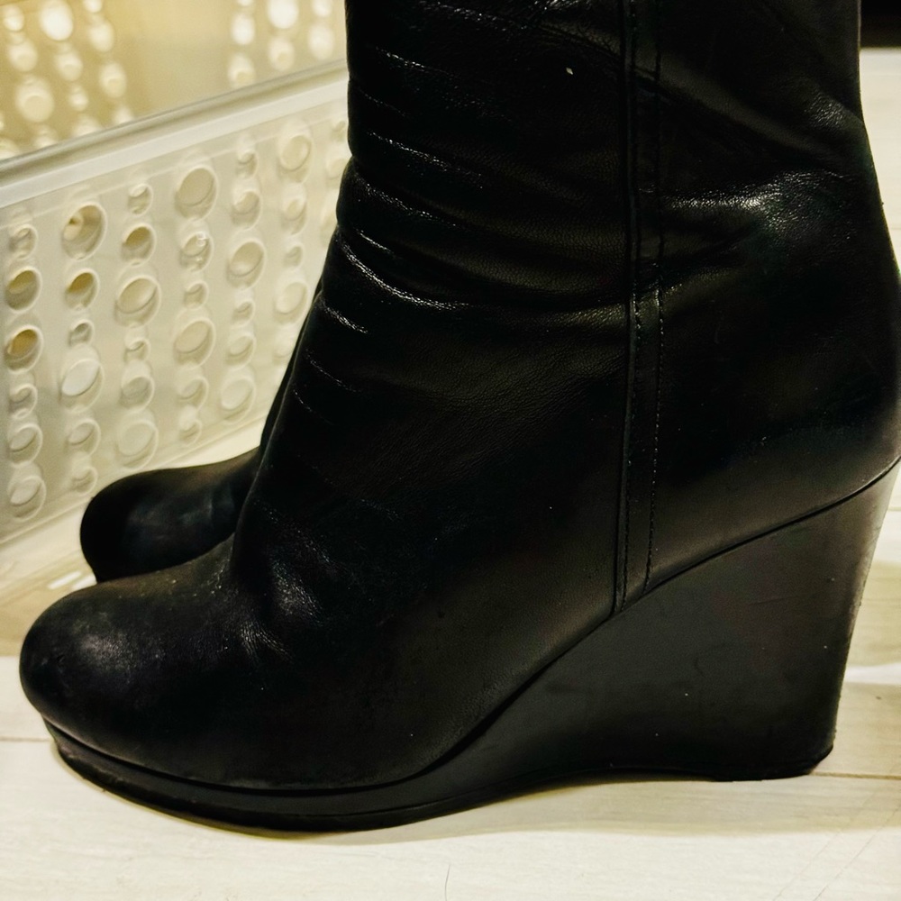 PRADA LEATHER ANKLE BOOTS-GREAT CONDITION - Picture 2 of 4